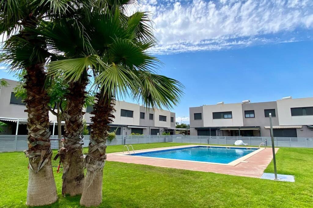 Chalet Moderno Con Piscina En Mont - Roige Bahia Zewnętrze zdjęcie