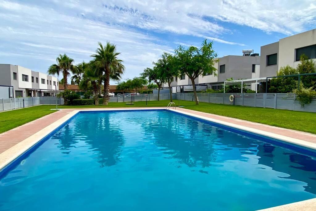 Chalet Moderno Con Piscina En Mont - Roige Bahia Zewnętrze zdjęcie