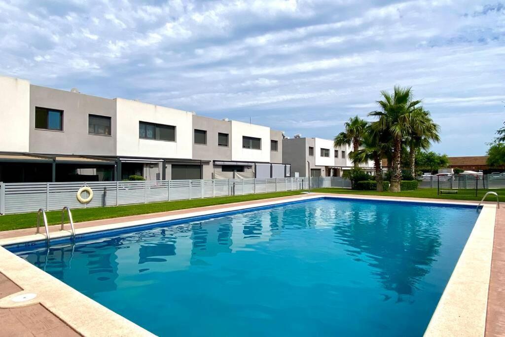Chalet Moderno Con Piscina En Mont - Roige Bahia Zewnętrze zdjęcie