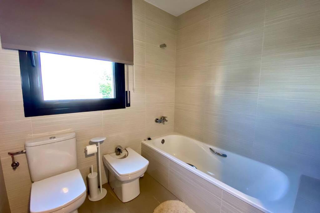 Chalet Moderno Con Piscina En Mont - Roige Bahia Zewnętrze zdjęcie